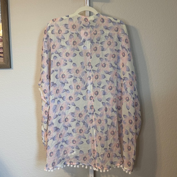 Francesca's Pastel Floral Sheer‎ Cover-Up One Size - Picture 5 of 5
